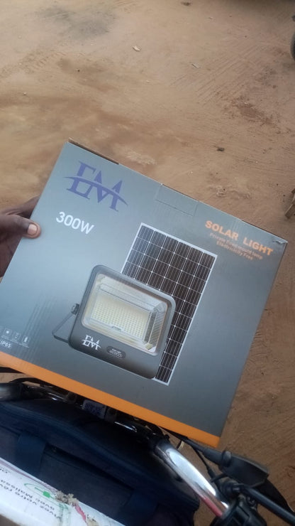 Projecteur Solaire LED avec Télécommande – IP65 – LUNIBOX